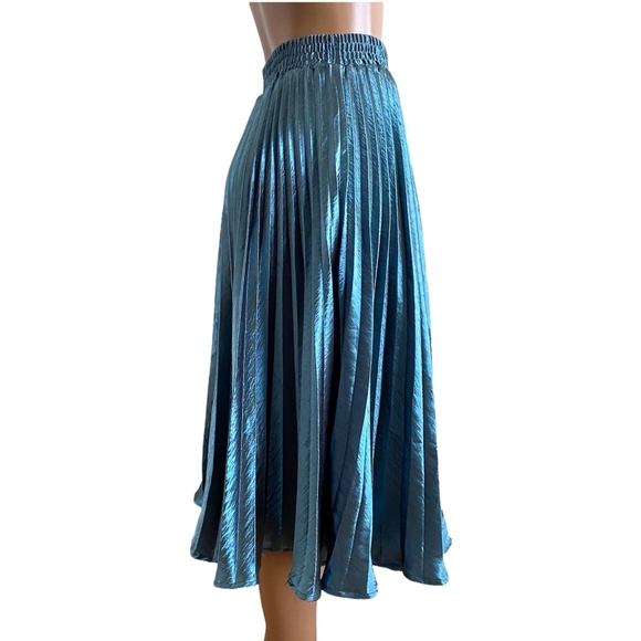 HD in Paris Blue Satin Pleated Skirt XS/S - Picture 2 of 9